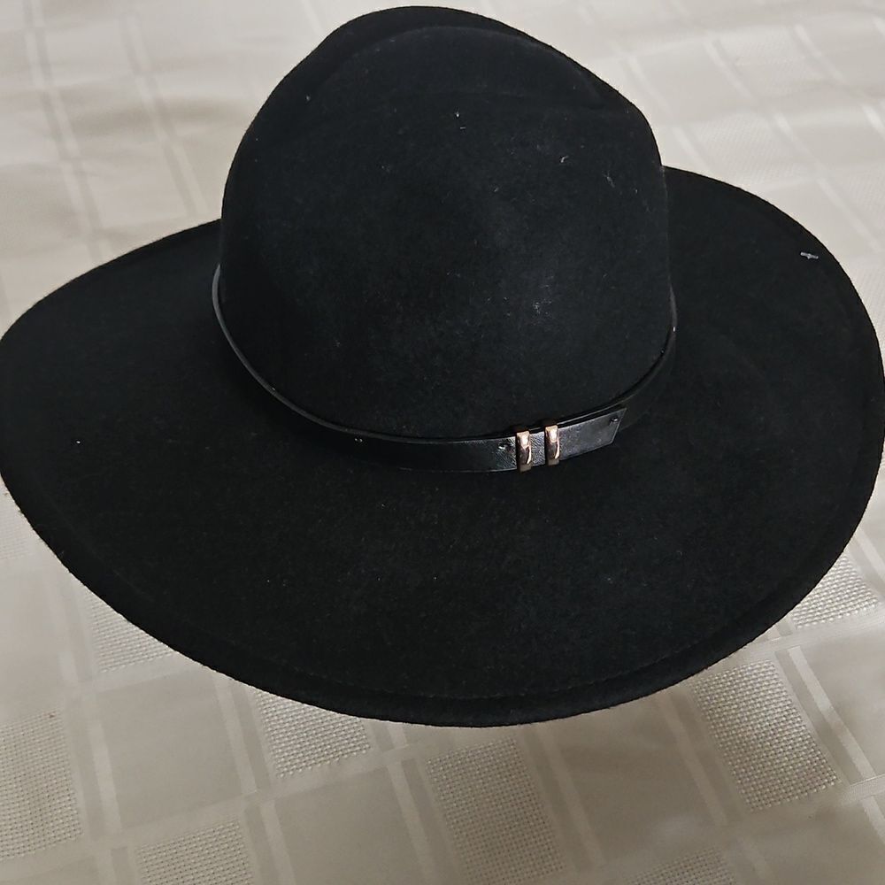 HOST PICK 🥳🥳 House of Harlow 1960 Black Wool Hat